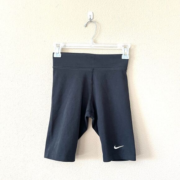 Nike Biker Shorts - Picture 1 of 7